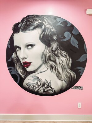 Taylor Swift mural