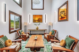 Villa on fifth Ave in Paradise