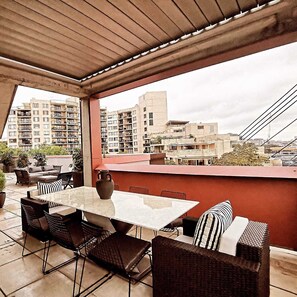 Private Balcony (undercover section)