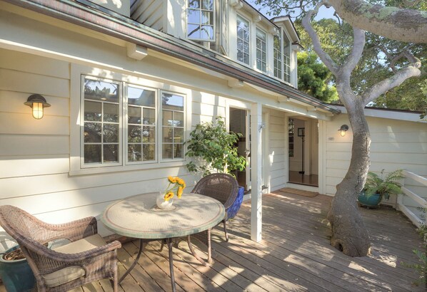 Welcome to "Sea Daze" ~ Perfect Carmel Home Near the Beach