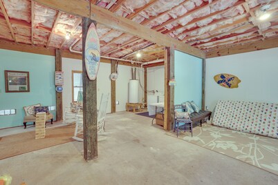 Near Edisto Beach State Park: Home w/ Lanais!