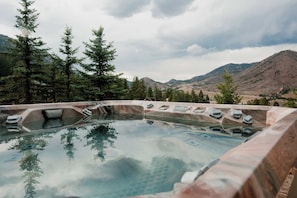 Bain à remous extérieur