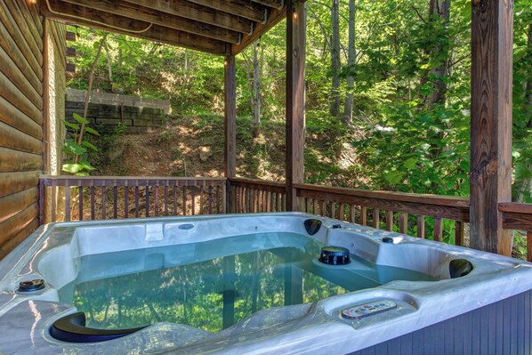Edge of Glory private hot tub
