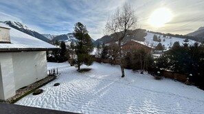 Winter's Embrace: Scenic Mountain Views and Snow-Covered Landscapes