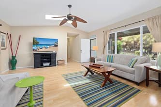Magic Sands Light Hawaii Oasis: Steps to Beach, AC ,No Cleaning Fee!