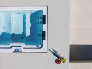 A four-seater heated Spa Whirpool awaits to inspire you.