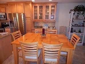 Dining Area - Large dining table with seating for 6.