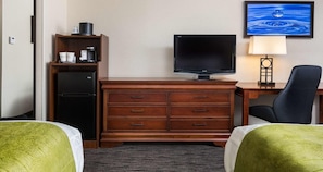Comfortable Unit with 2 Queen beds