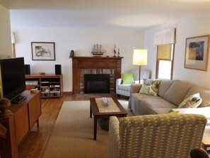 Living Room w/TV