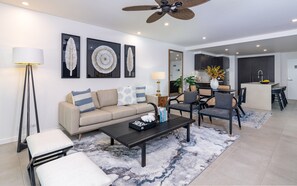 204 SeaTemple living2