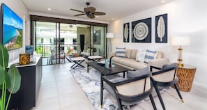 204 SeaTemple living