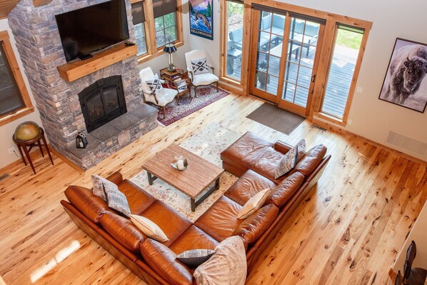 Living Room with gas fireplace