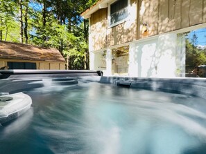 Hot tub available year round (1)