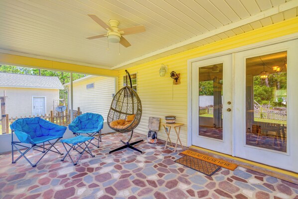 Navarre Vacation Rental | 3BR | 3BA | Step-Free Entry | 1,920 Sq Ft