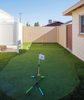 Mini Golf & Outdoor Shower