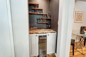 Built- In Wet Bar 