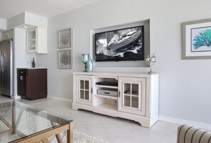 Media cabinet and Smart TV