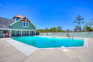 Take advantage of a short walk to the Colington Pointe Community Pool and Sound Access.
