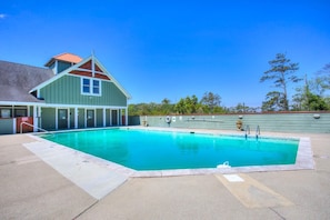 Take advantage of a short walk to the Colington Pointe Community Pool and Sound Access.