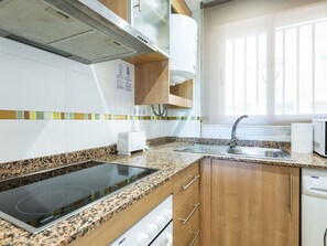 Countertop, Cabinetry, Kitchen Sink, Sink, Property, Tap, Building, Plumbing Fixture, Kitchen, Kitchen Stove