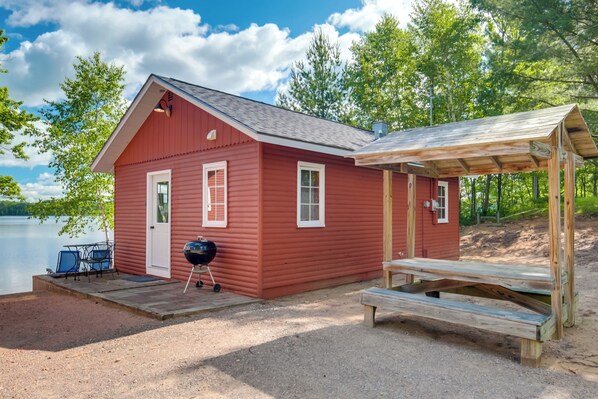 Harshaw Vacation Rental | 2BA | 1BA | 534 Sq Ft | 1 Step to Enter