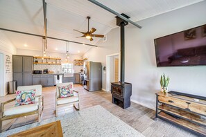 Living Room | Free WiFi | Central A/C & Heat
