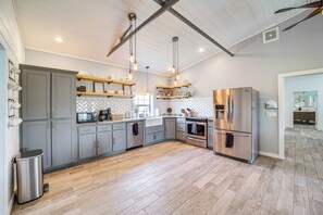 Kitchen | Drip & Keurig Coffee Makers | Toaster