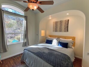 Deluxe Cal King bed, fresh linens, vaulted ceilings and views of nature from bed