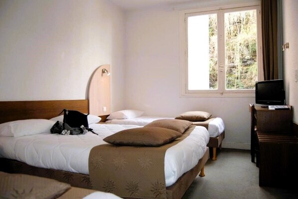 1 Double bed and 2 Twin beds