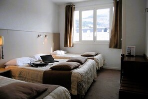 1 Double bed and 2 Twin beds