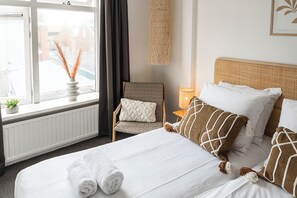 Stijlvolle kleine kamer op Camping Zeeland – perfect voor een stranduitje met privébadkamer.

Stilvolles kleines Zimmer auf dem Campingplatz Zeeland – perfekt für einen Strandurlaub mit eigenem Bad.