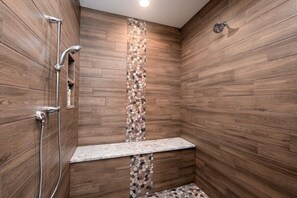 Master Suite 2 Bathroom