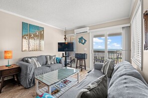 A Place at The Beach 9660- 313 Living Area