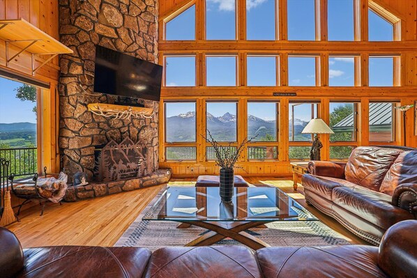 Living Area - Hamilton Creek Cabin - Silverthorne Vacation Rental