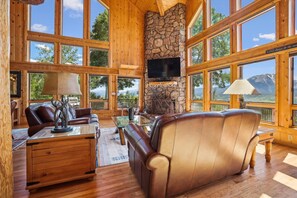 Living Area - Hamilton Creek Cabin - Silverthorne Vacation Rental