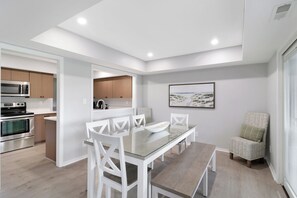 26 Fazio | Dining Table - 26 Fazio | Dining Table