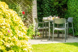 Willow Cottage, South Creake: With alfresco dining