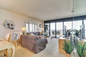 Living Room | Smart TV
