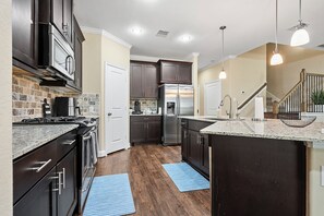 The sleek & spacious kitchen is perfect for making your favorite dishes. 