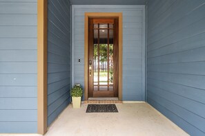 A private front entry & the convenient keypad on the door make checking in easy.