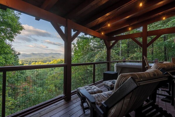 The cabin is beautiful, up to date, and has a beautiful view! -William