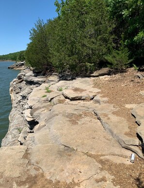 Cliffs in Carlisle Cove, a 5 min
