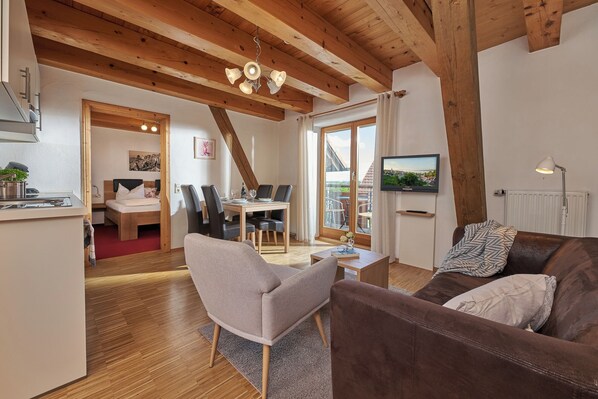 Landhaus Hoher Mainau, 45 qm, 2 Schlafzimmer, max. 4 Personen-Wohn- und Esszimmer