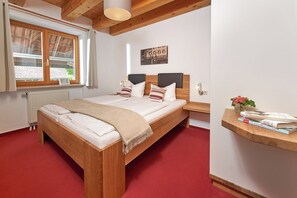 Landhaus Hoher Mainau, 45 qm, 2 Schlafzimmer, max. 4 Personen-Schlafzimmer mit Doppelbett