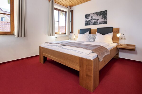 Landhaus Hoher Meersburg, 45 qm, 2 Schlafzimmer, max. 4 Personen-Schlafzimmer mit Doppelbett Wohnung Meersburg