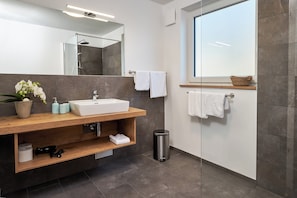 Landsuite Gehrenberg, 67qm, 2 Schlafzimmer, max. 4 Personen-Badezimmer mit Tageslicht