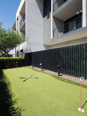 Communal Area: Hone your golf skills on the putting green.