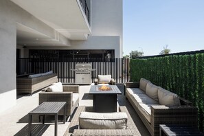 Communal Area: Hot tub, complete with a dining area, fire pit, sun loungers and BBQ grill.