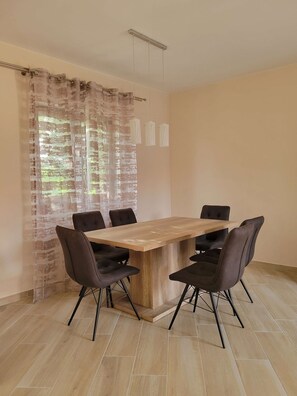 Dining room 1