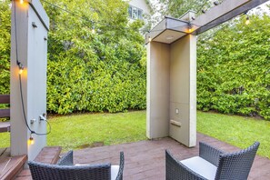 Back Patio | Private Yard | ~2 Mi to Autzen Stadium